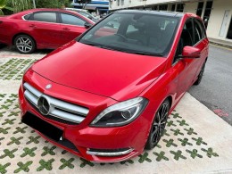 2012 MERCEDES B200  SUNROOF LREATHER