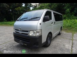2011 TOYOTA HIACE COMMUTER  