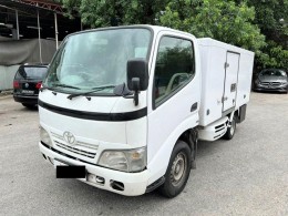 2010 TOYOTA DYNA  